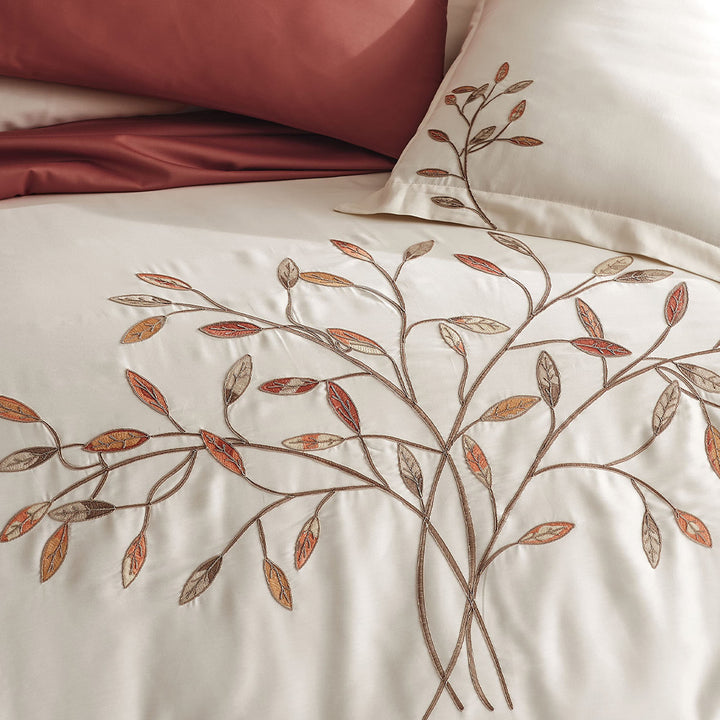 Detailed View of Soft and Breathable Cotton Bed Linen Set in Champagne Color – Elegant Shine and Smooth Texture