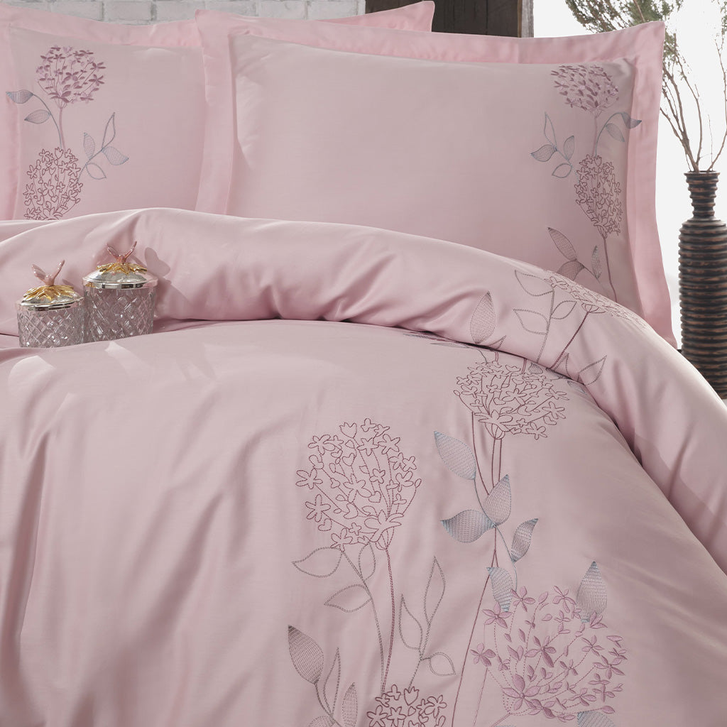 Detailed View of Soft and Breathable Cotton Bed Linen Set in Powder Color – Elegant Shine and Smooth Texture